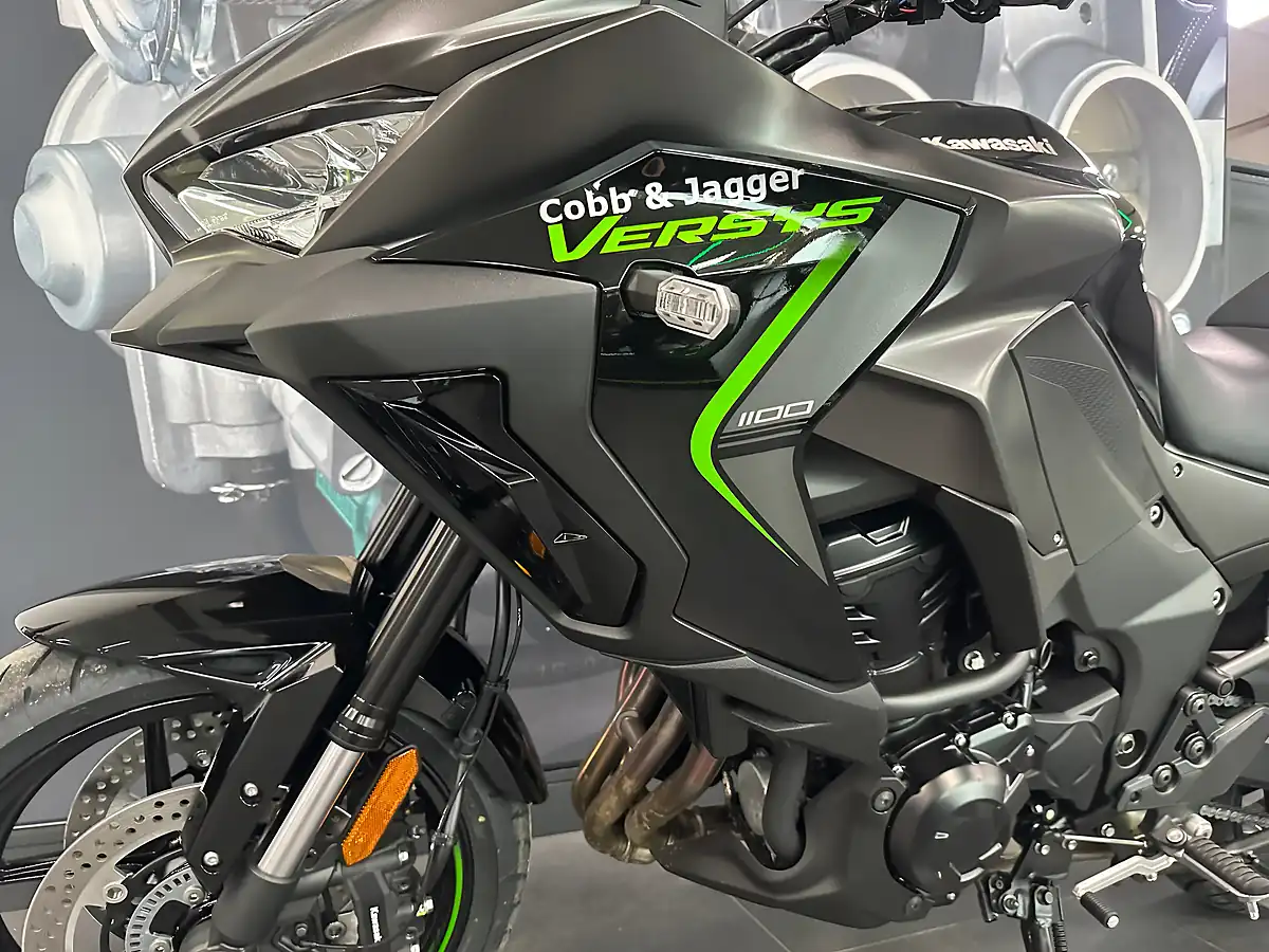 Used Kawasaki Versys 1100 Adventure Black - Interior and Exterior details 12
