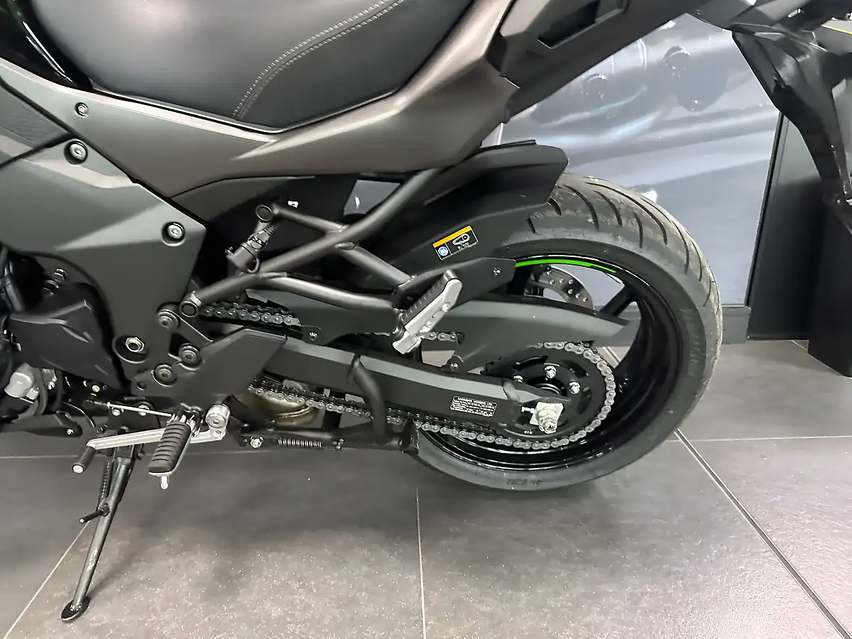 Used Kawasaki Versys 1100 Adventure Black - Interior and Exterior details 14