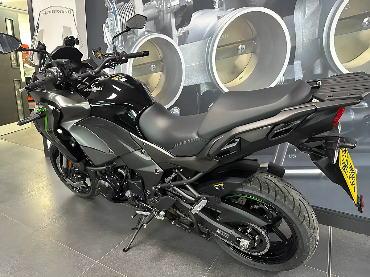 Used Kawasaki Versys 1100 Adventure Black - Interior and Exterior details 15