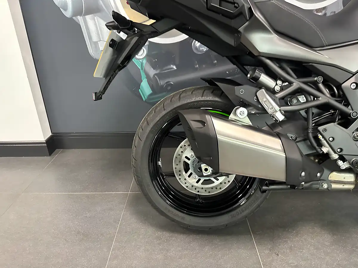 Used Kawasaki Versys 1100 Adventure Black - Interior and Exterior details 3
