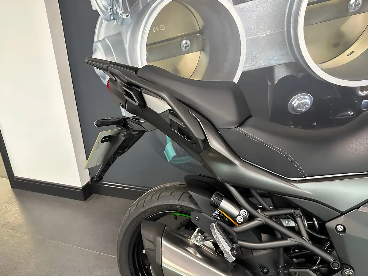 Used Kawasaki Versys 1100 Adventure Black - Interior and Exterior details 4