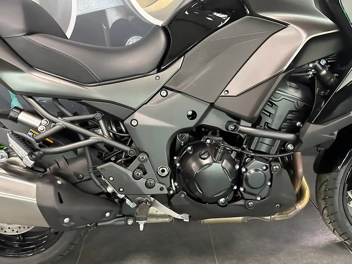 Used Kawasaki Versys 1100 Adventure Black - Interior and Exterior details 5