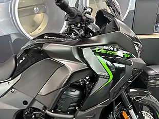 Used Kawasaki Versys 1100 Adventure Black - Interior and Exterior details 6