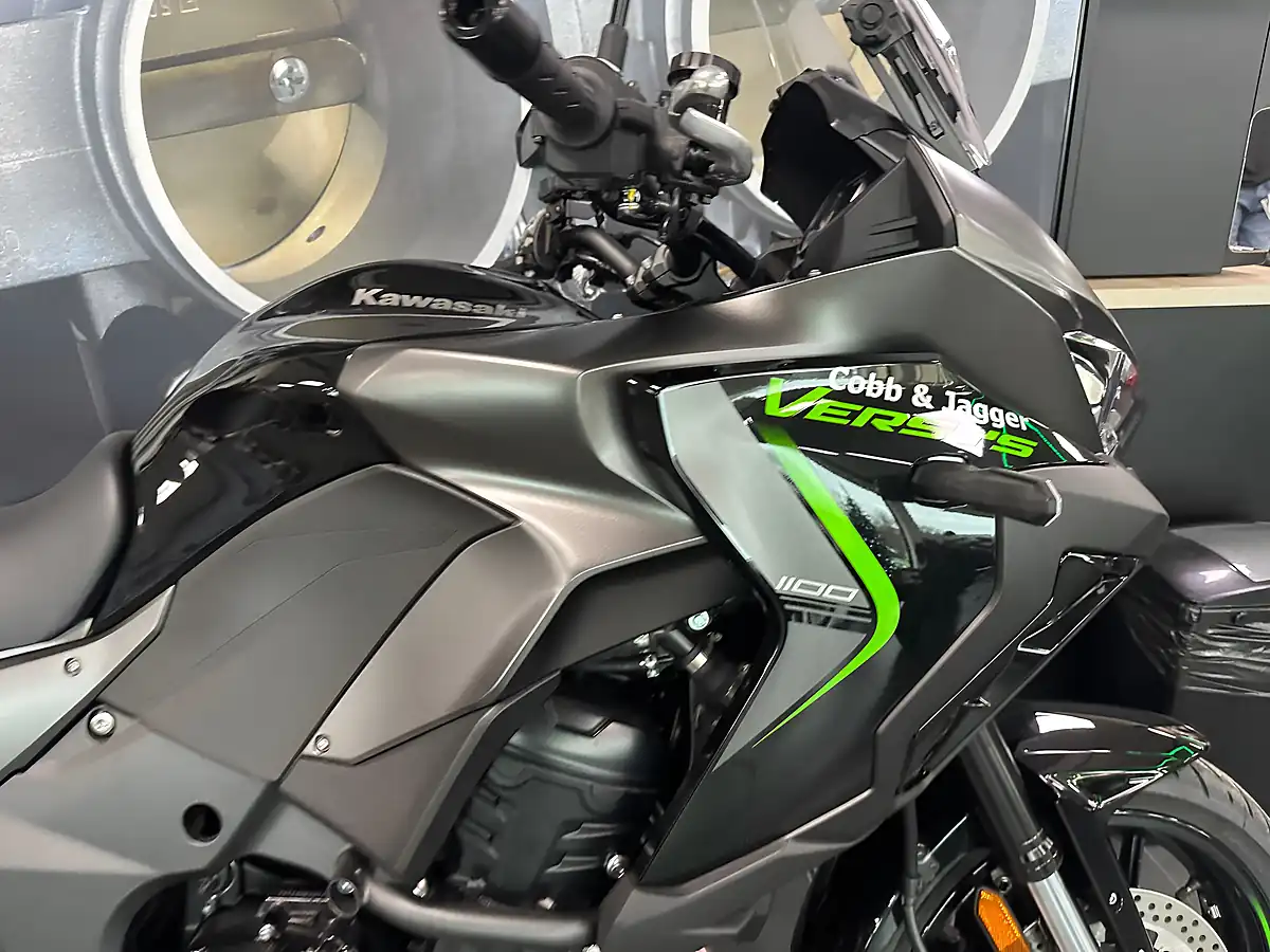 Used Kawasaki Versys 1100 Adventure Black - Interior and Exterior details 6