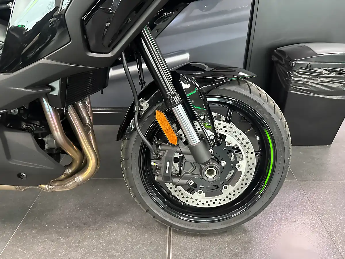 Used Kawasaki Versys 1100 Adventure Black - Interior and Exterior details 7