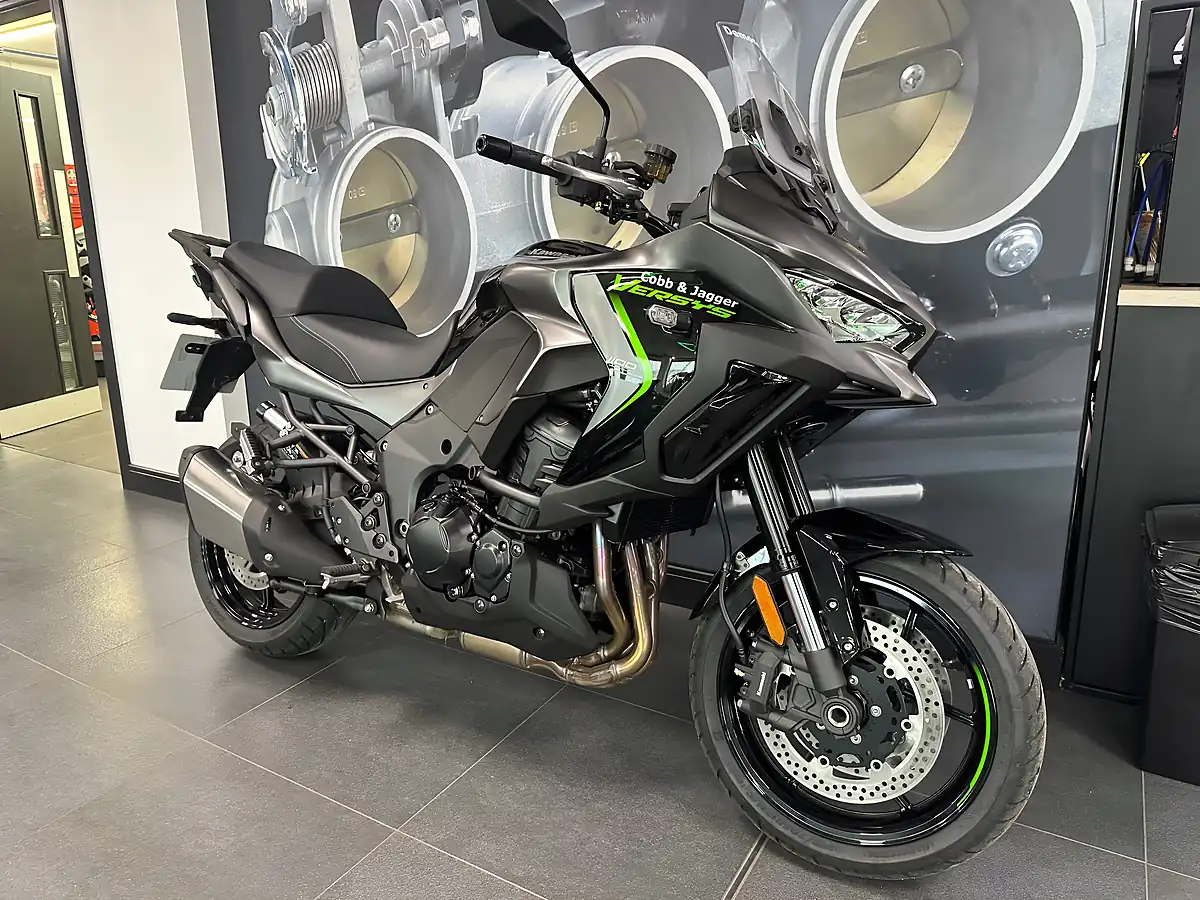 Used Kawasaki Versys 1100 Adventure Black - Interior and Exterior details 8