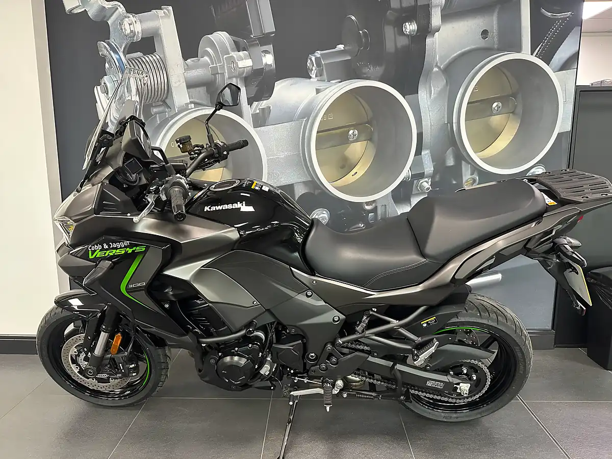 Used Kawasaki Versys 1100 Adventure Black - Interior and Exterior details 9