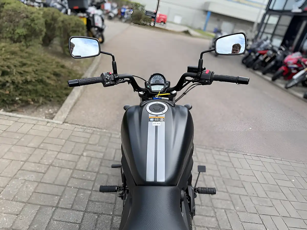 Used Kawasaki Vulcan 650 Matt Finish - Interior and Exterior details 9