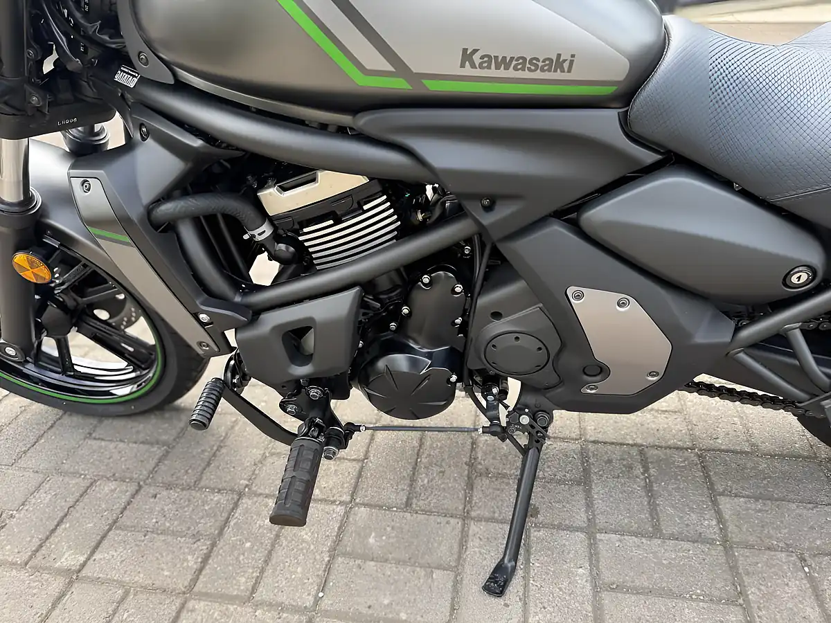 Used Kawasaki Vulcan 650 Matt - Interior and Exterior details 16