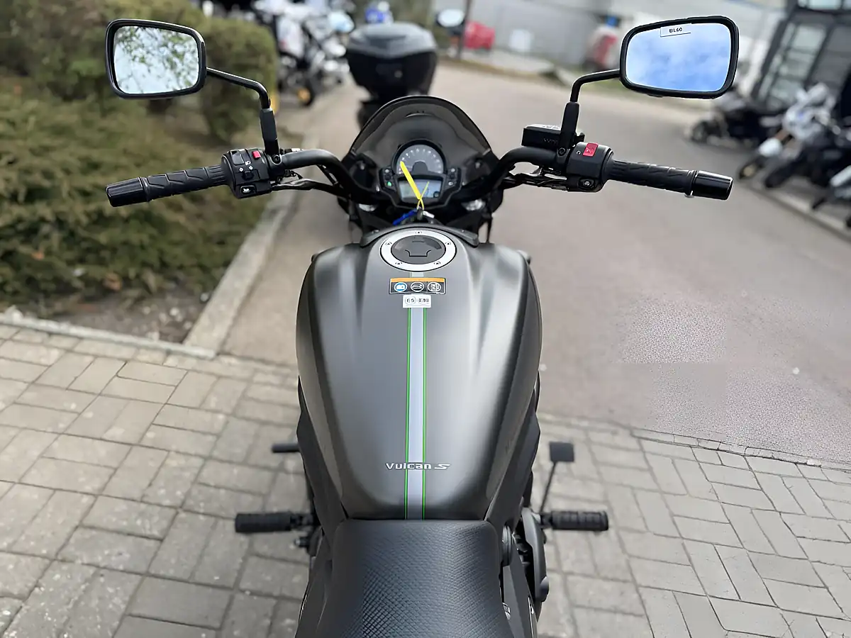 Used Kawasaki Vulcan 650 Matt - Interior and Exterior details 9