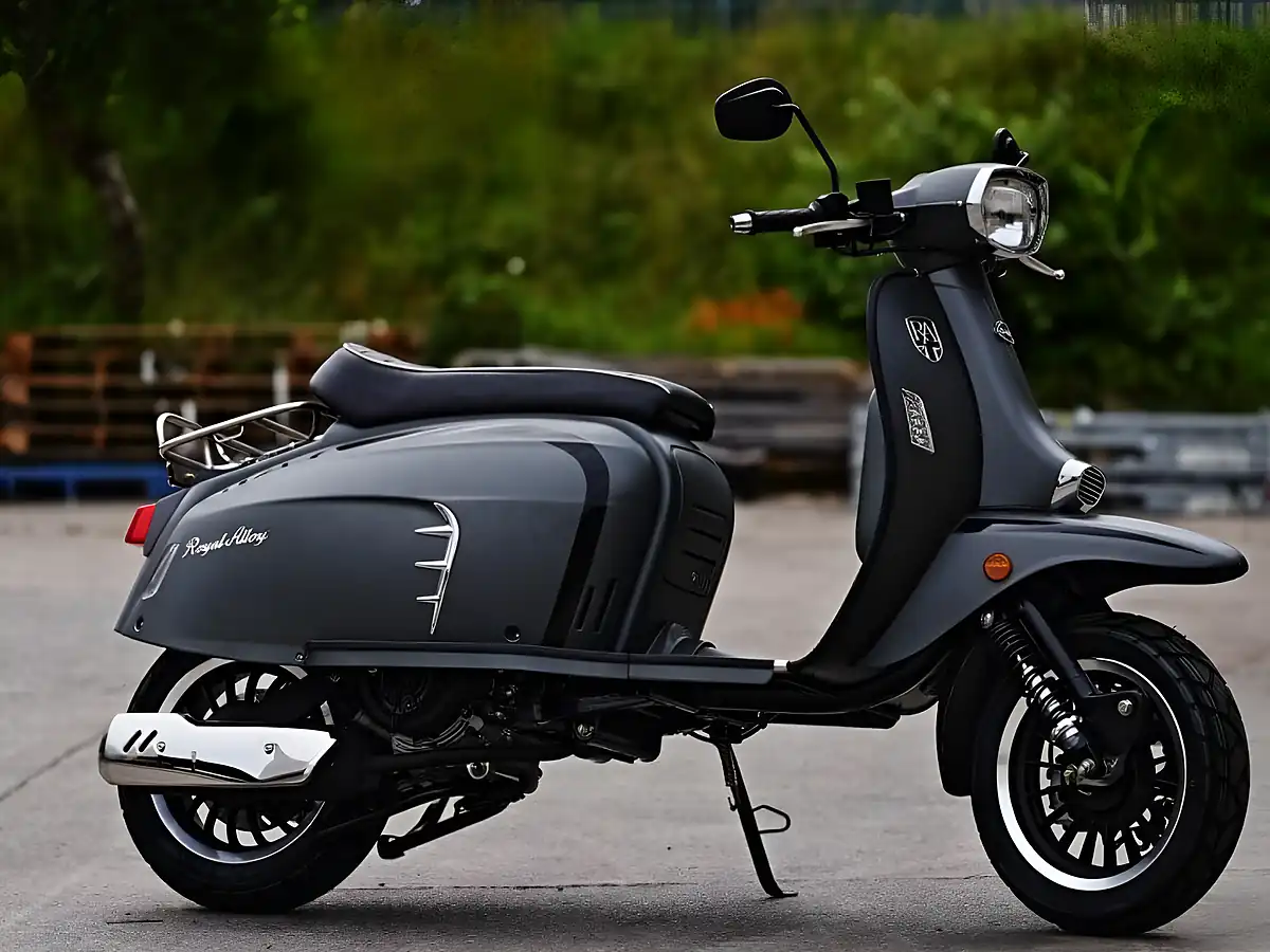 Used Kawasaki Z400 - Interior and Exterior details 17