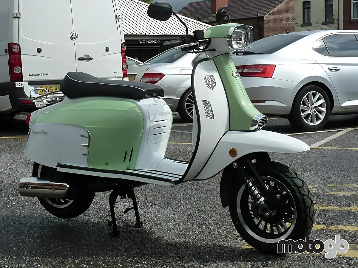Used Kawasaki Z400 - Interior and Exterior details 20