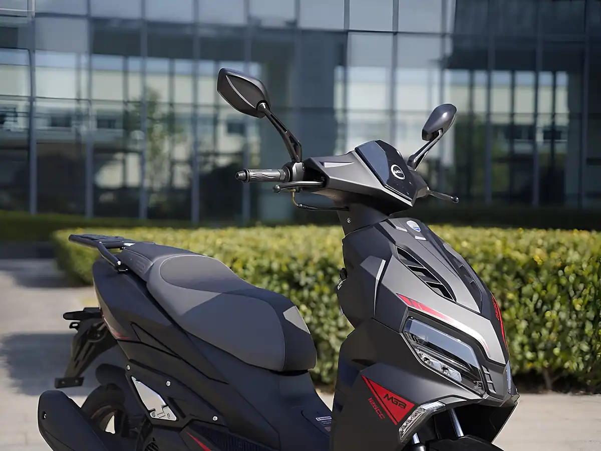 Used Kawasaki Z400 - Interior and Exterior details 7