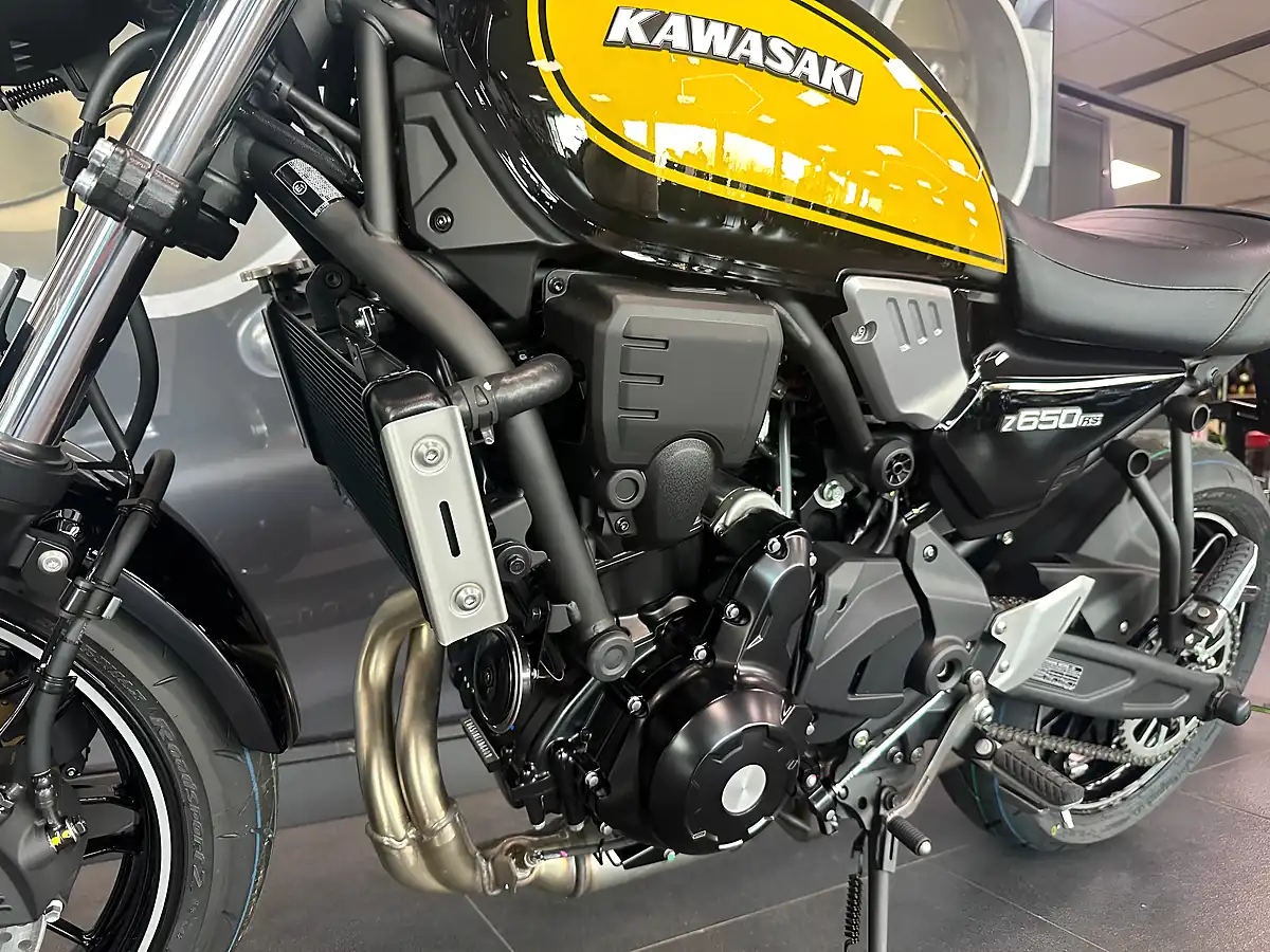 Used Kawasaki Z650 RS Yellow - Interior and Exterior details 10