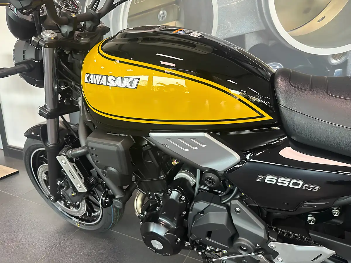 Used Kawasaki Z650 RS Yellow - Interior and Exterior details 11
