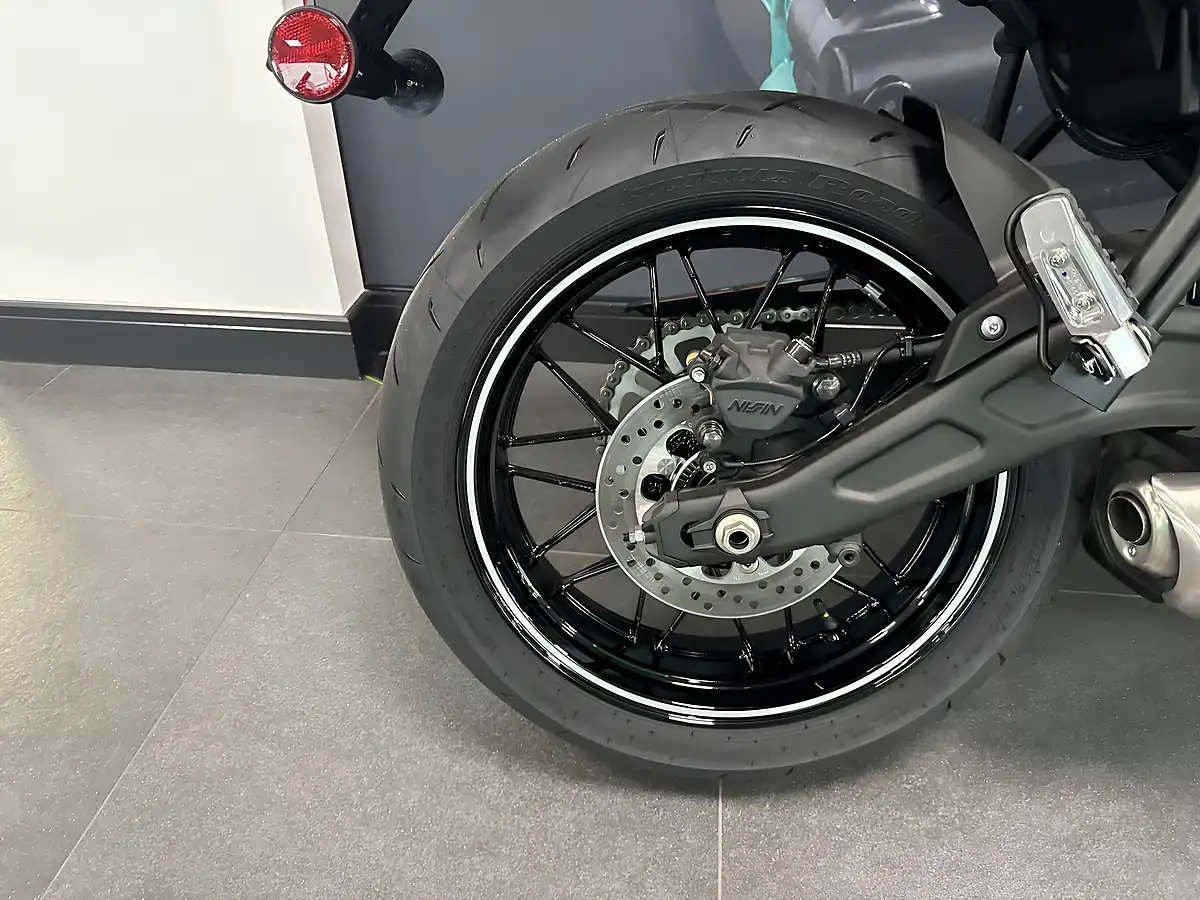 Used Kawasaki Z650 RS Yellow - Interior and Exterior details 14