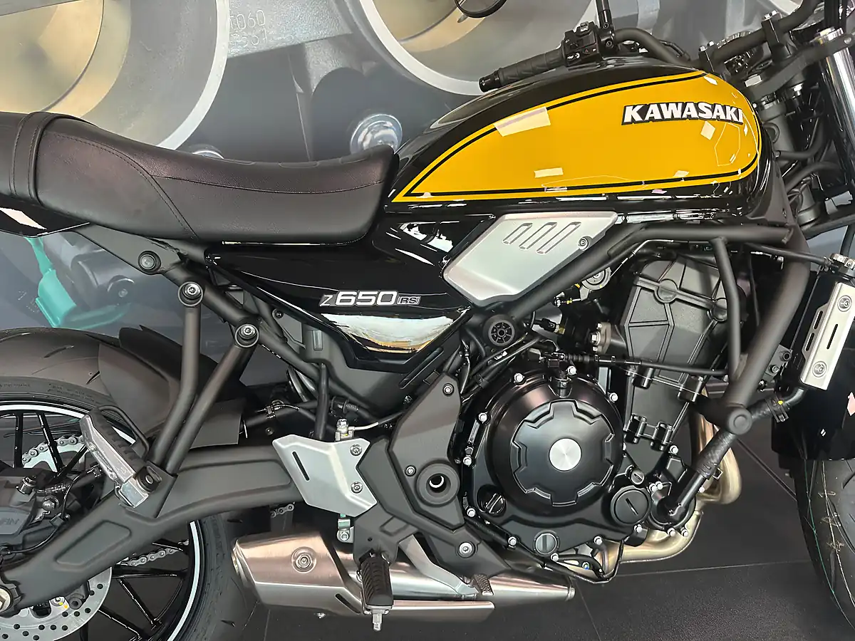 Used Kawasaki Z650 RS Yellow - Interior and Exterior details 3