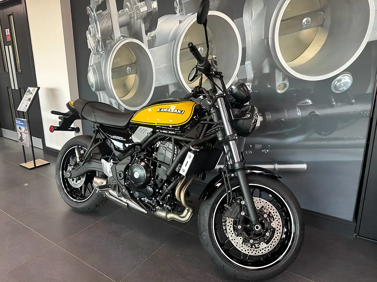 Used Kawasaki Z650 RS Yellow - Interior and Exterior details 5