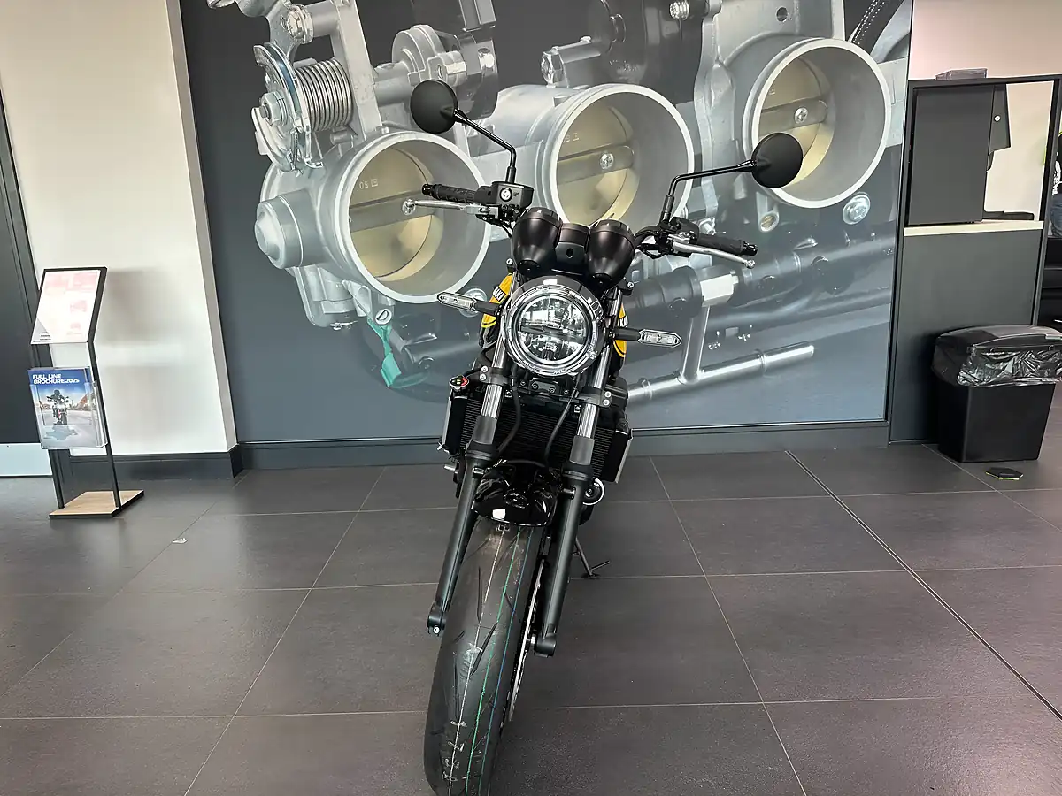 Used Kawasaki Z650 RS Yellow - Interior and Exterior details 6