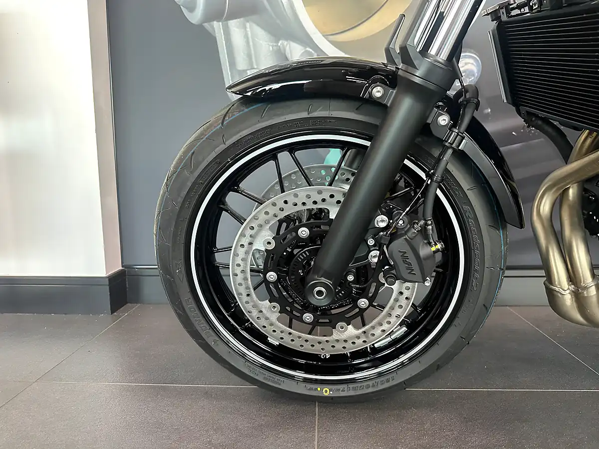 Used Kawasaki Z650 RS Yellow - Interior and Exterior details 9