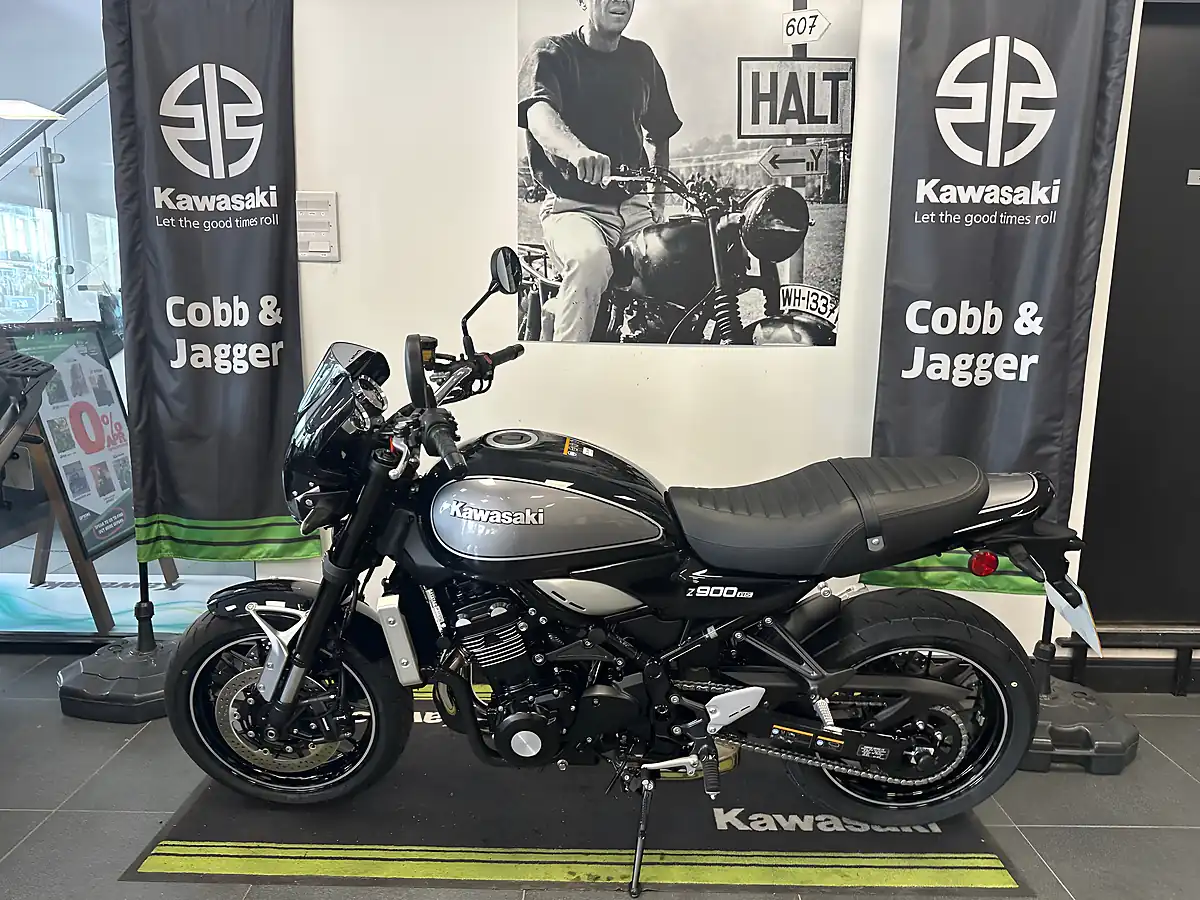 Used Kawasaki Z900 RS Naked Black - Interior and Exterior details 11