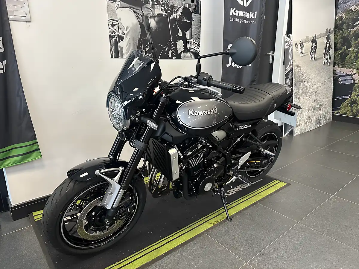 Used Kawasaki Z900 RS Naked Black - Interior and Exterior details 12