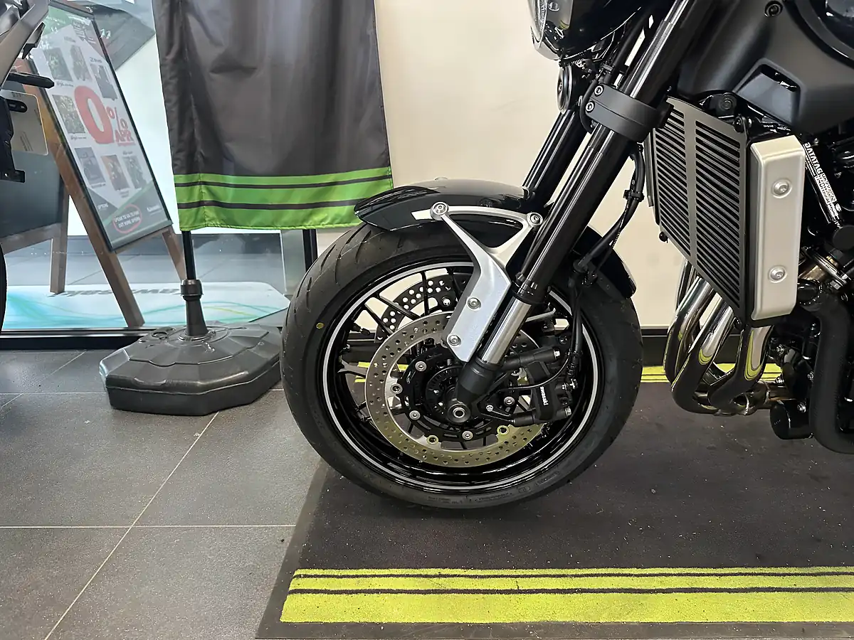 Used Kawasaki Z900 RS Naked Black - Interior and Exterior details 13