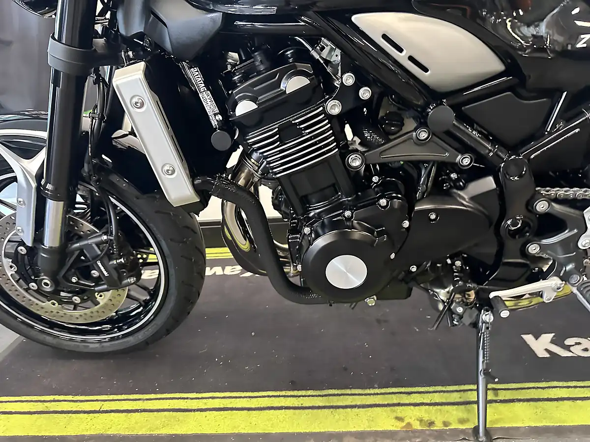Used Kawasaki Z900 RS Naked Black - Interior and Exterior details 15