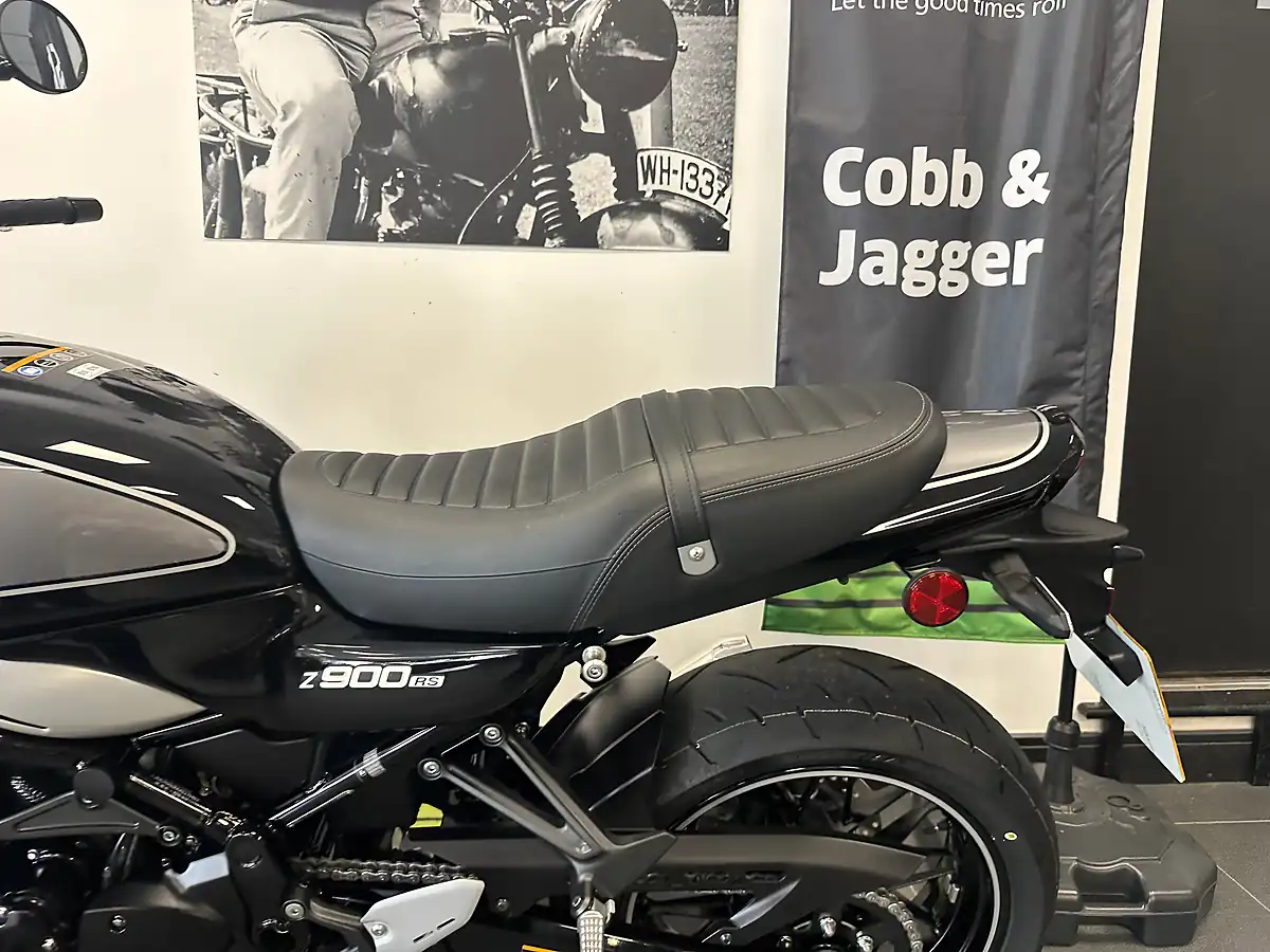 Used Kawasaki Z900 RS Naked Black - Interior and Exterior details 16