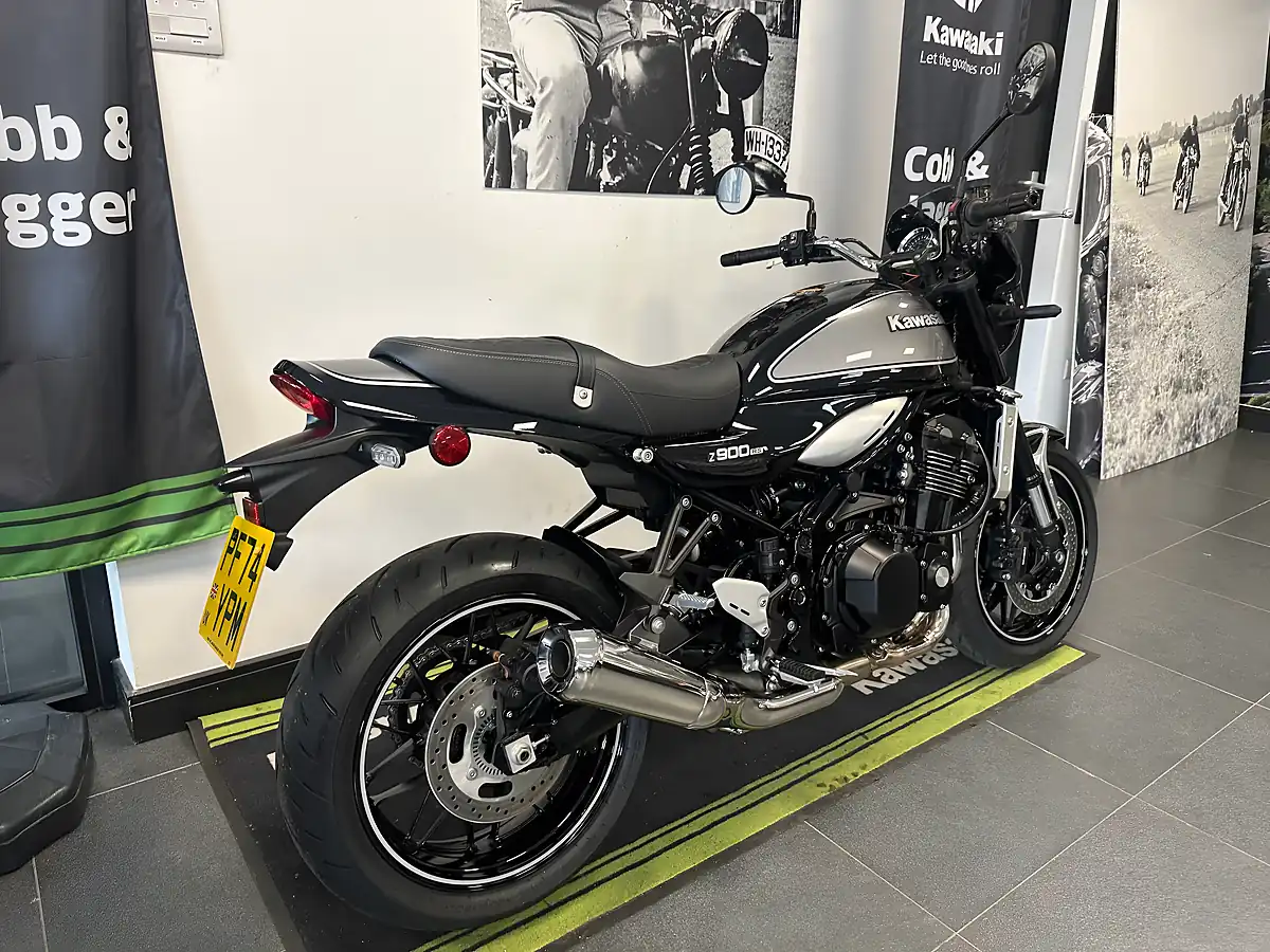 Used Kawasaki Z900 RS Naked Black - Interior and Exterior details 2