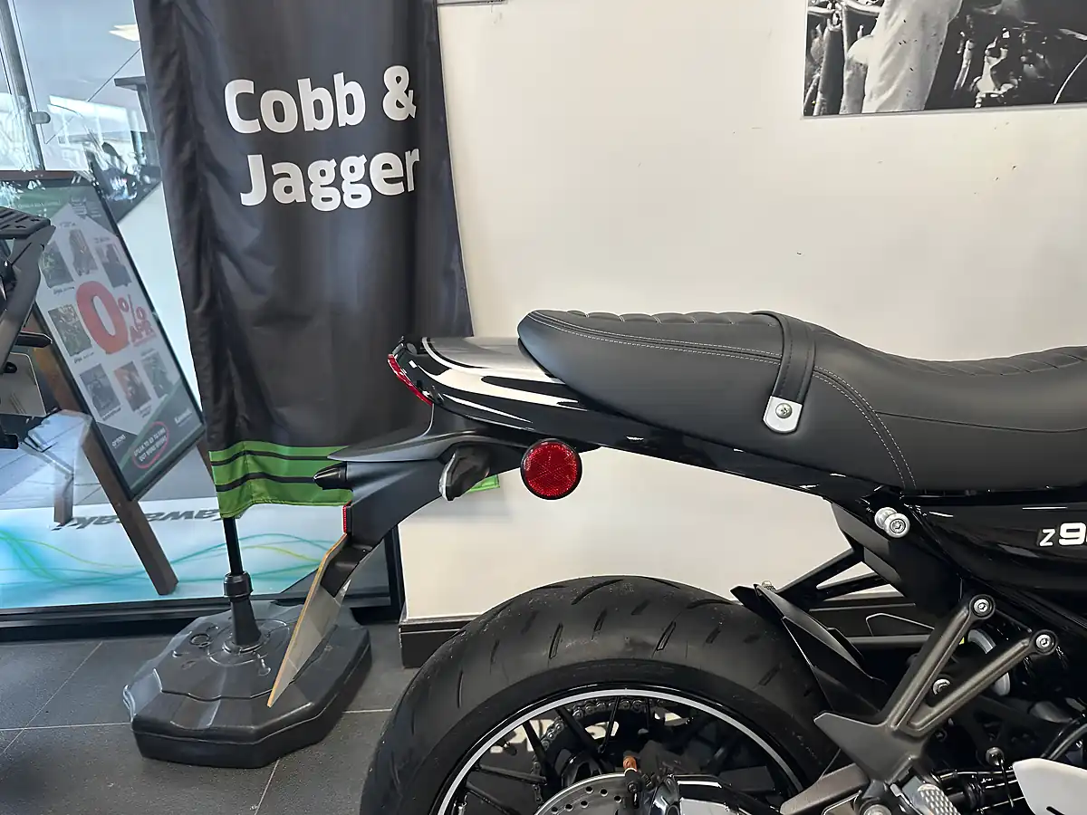 Used Kawasaki Z900 RS Naked Black - Interior and Exterior details 3