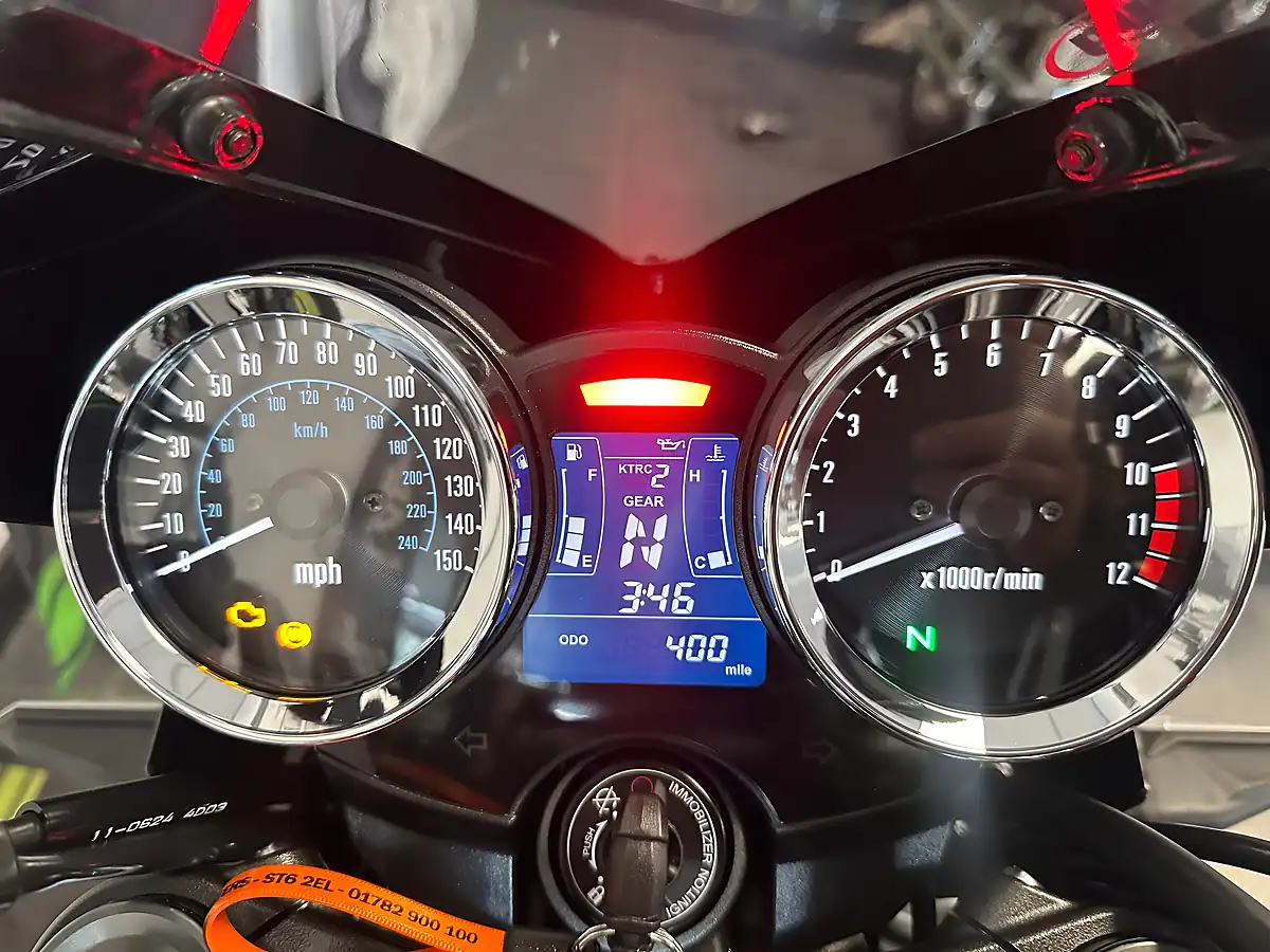 Used Kawasaki Z900 RS Naked Black - Interior and Exterior details 9