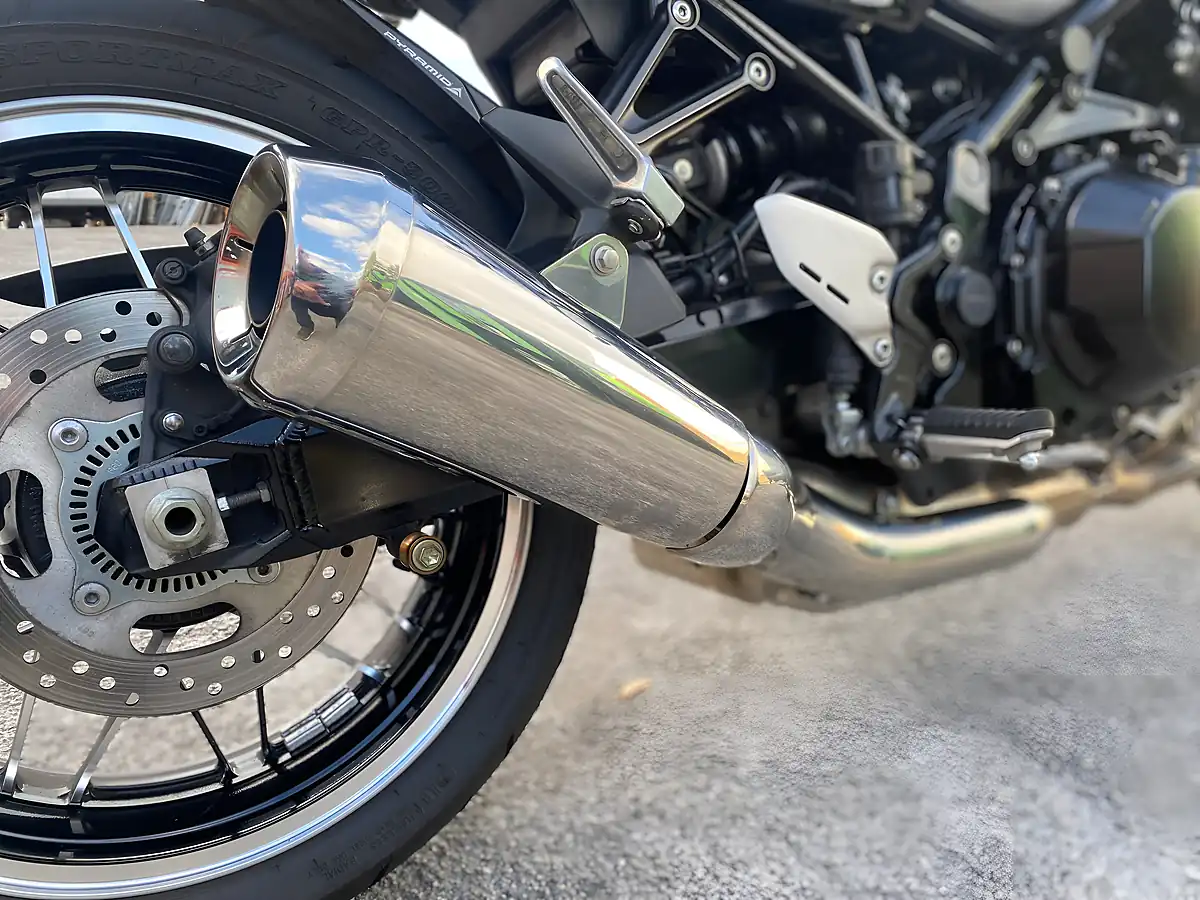 Used Kawasaki Z900RS Black Metallic - Interior and Exterior details 11
