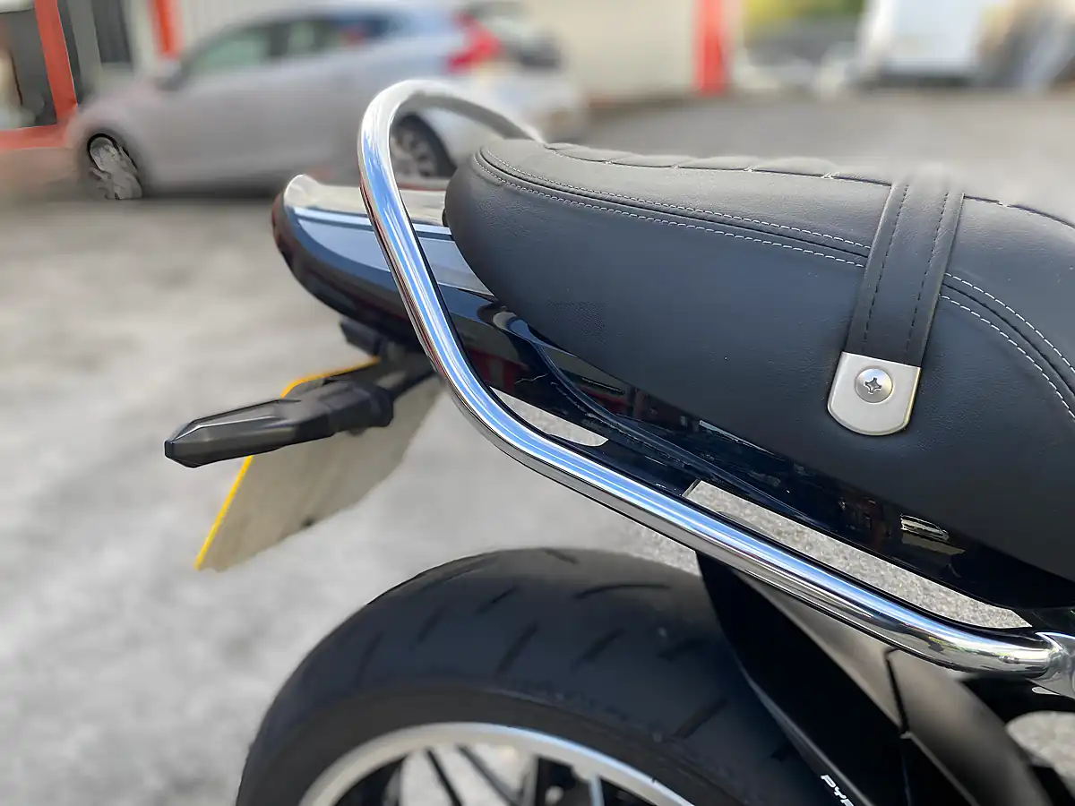 Used Kawasaki Z900RS Black Metallic - Interior and Exterior details 12