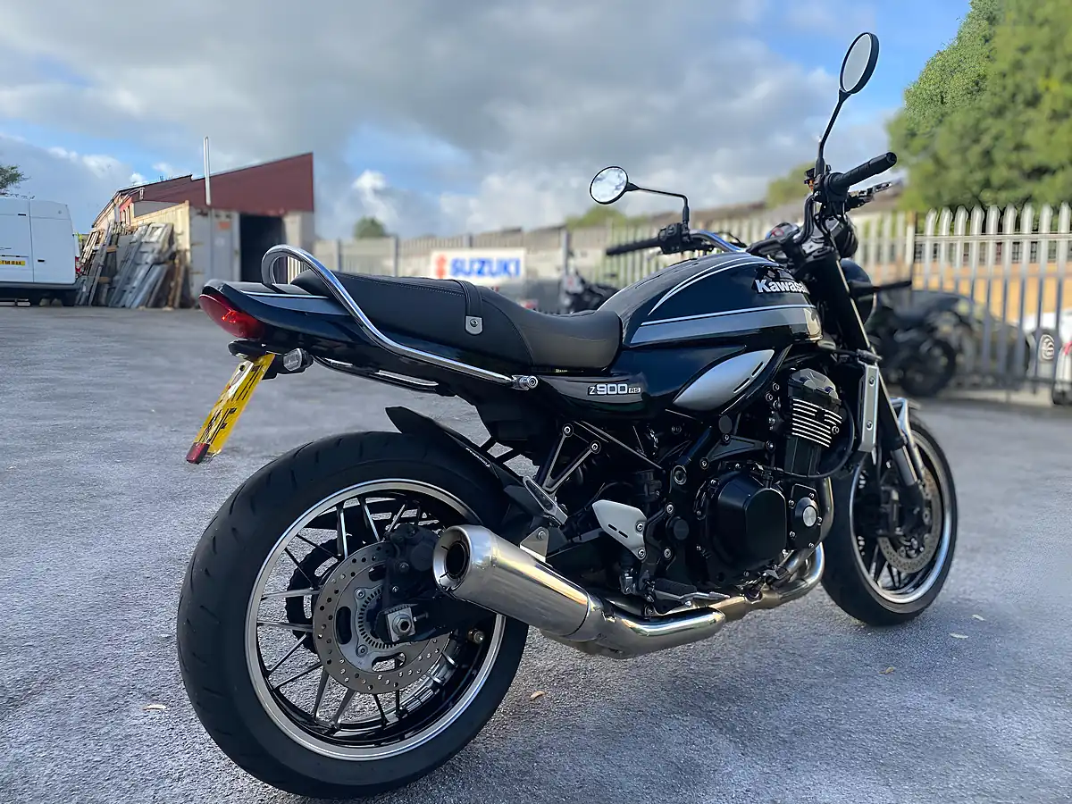 Used Kawasaki Z900RS Black Metallic - Interior and Exterior details 3
