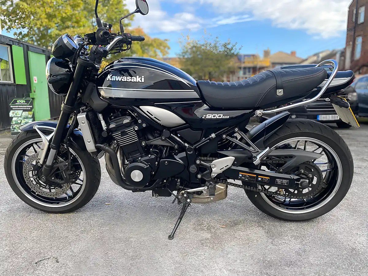 Used Kawasaki Z900RS Black Metallic - Interior and Exterior details 5