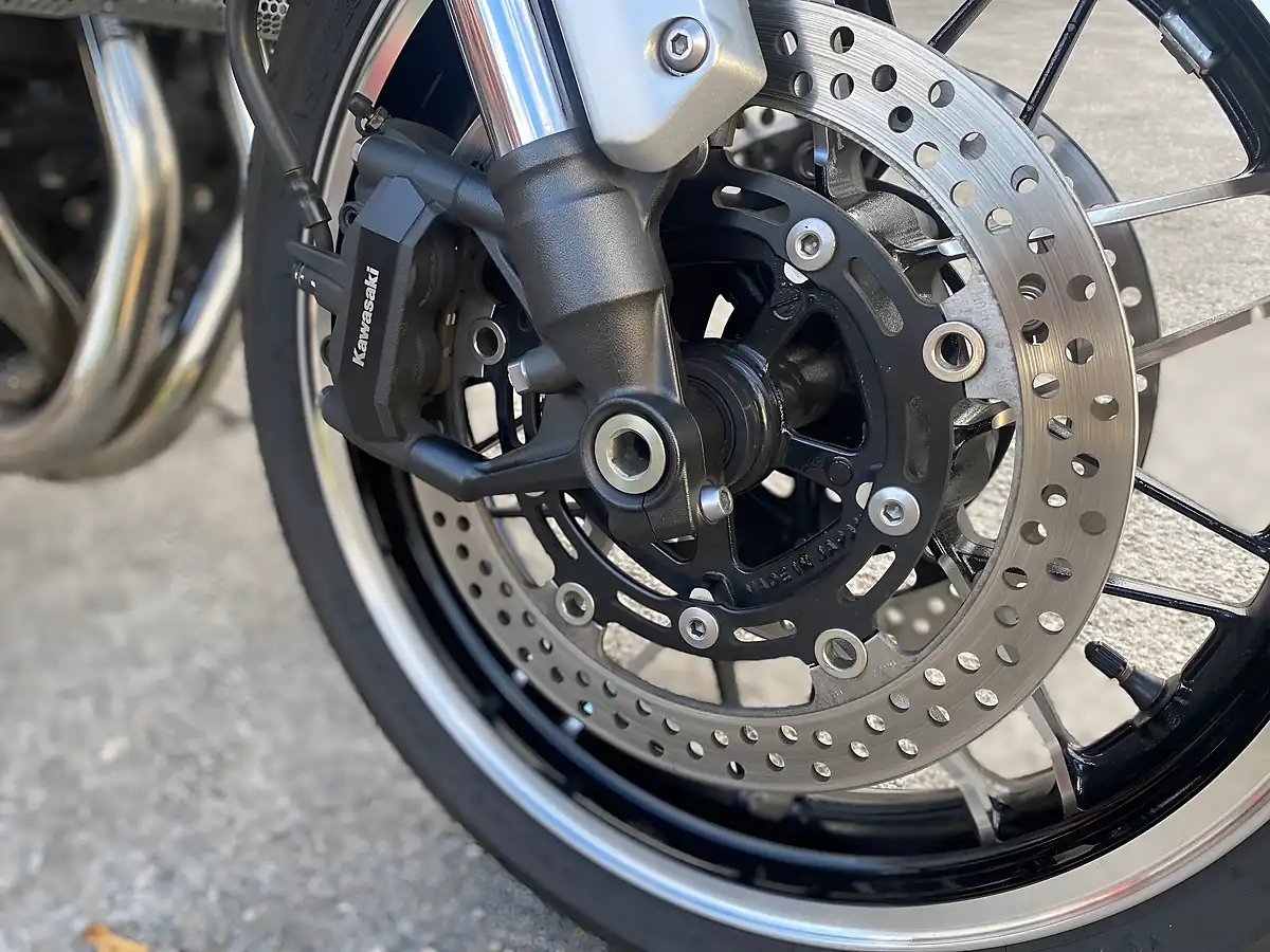 Used Kawasaki Z900RS Black Metallic - Interior and Exterior details 8