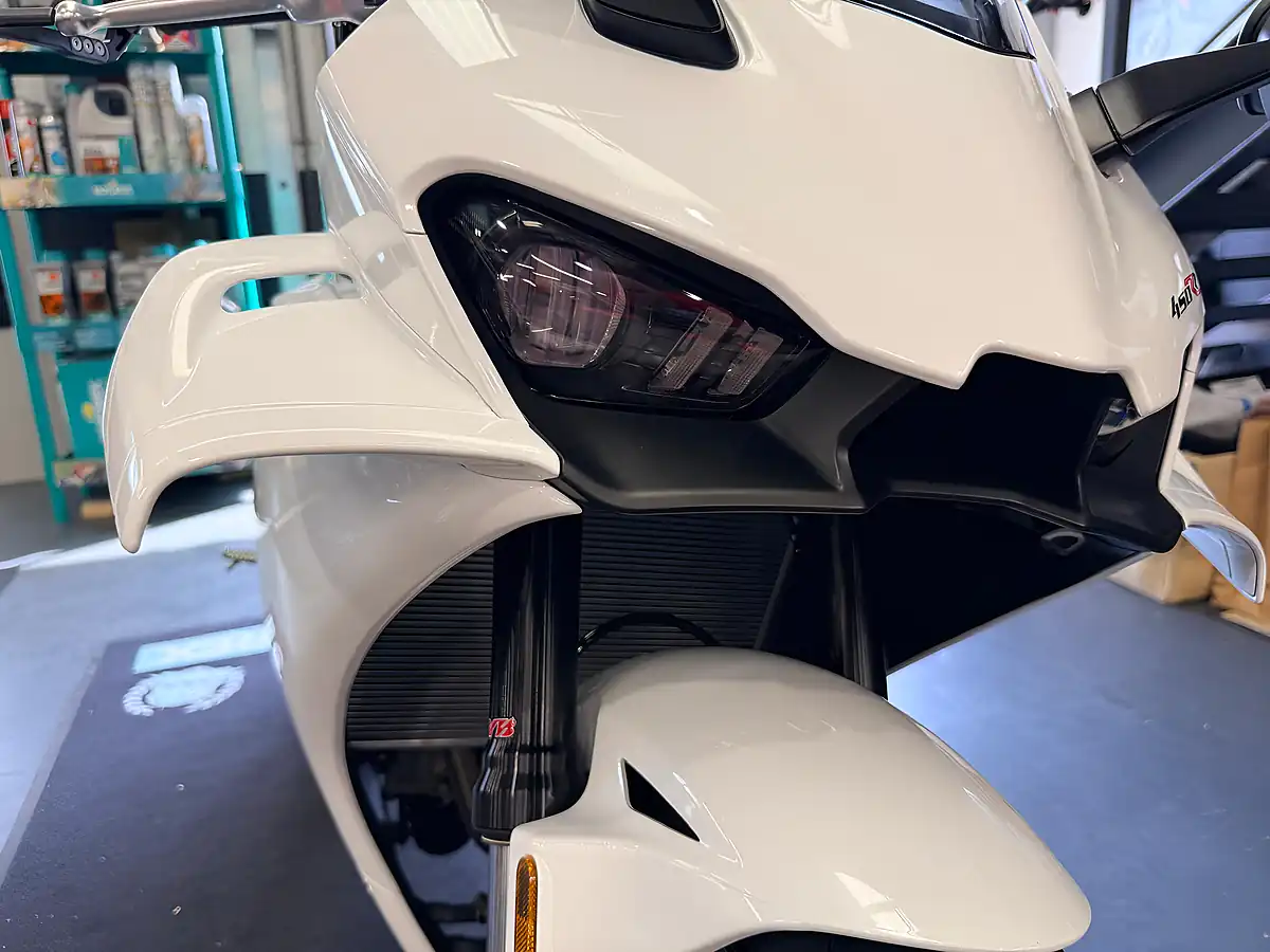 Used Kove 450RR Raven Black Metallic - Interior and Exterior details 11