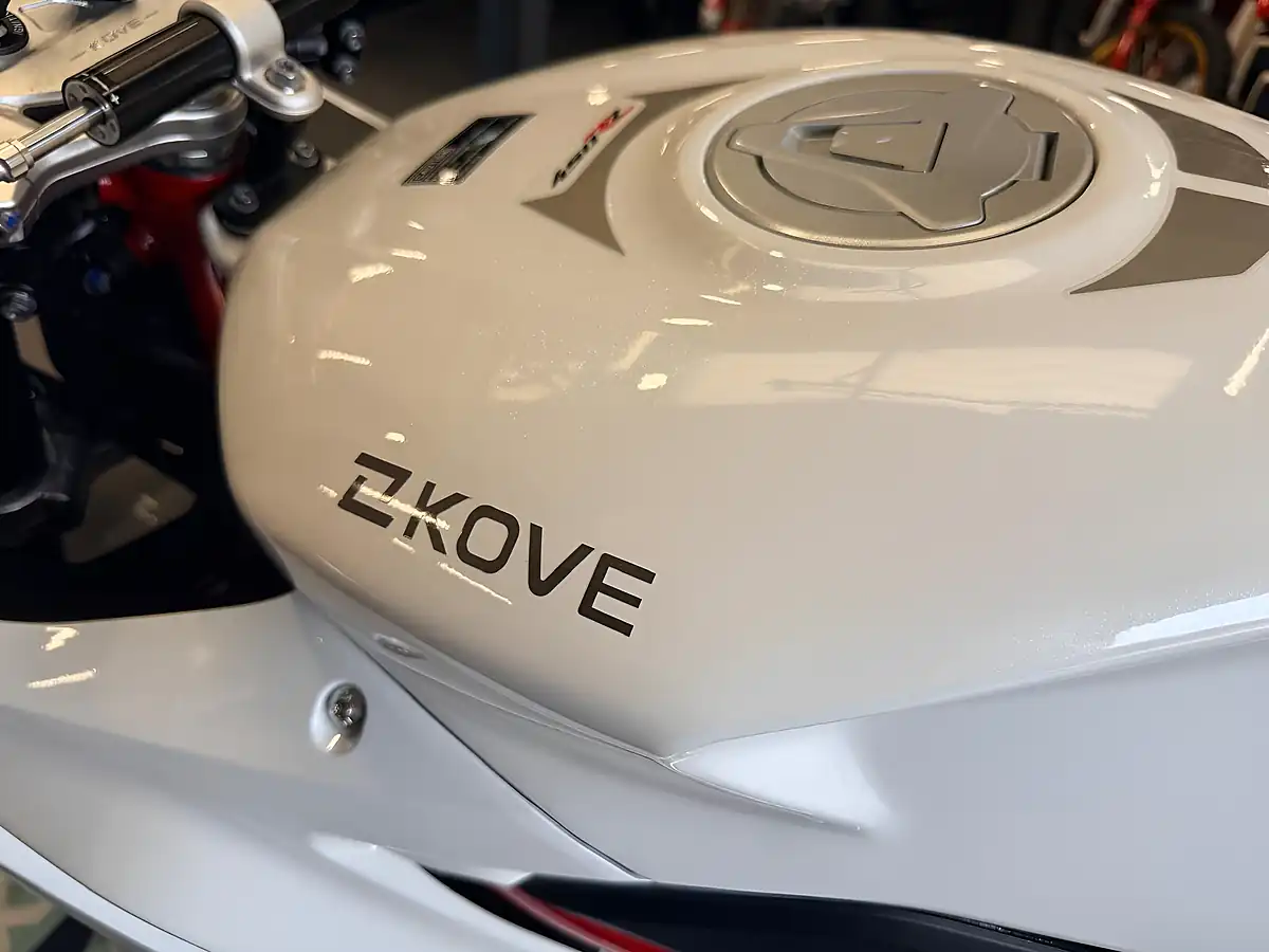 Used Kove 450RR Raven Black Metallic - Interior and Exterior details 13