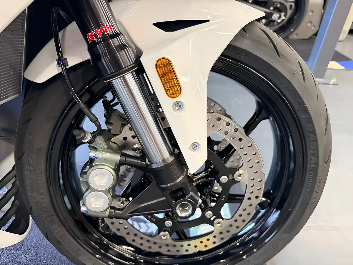 Used Kove 450RR Raven Black Metallic - Interior and Exterior details 17