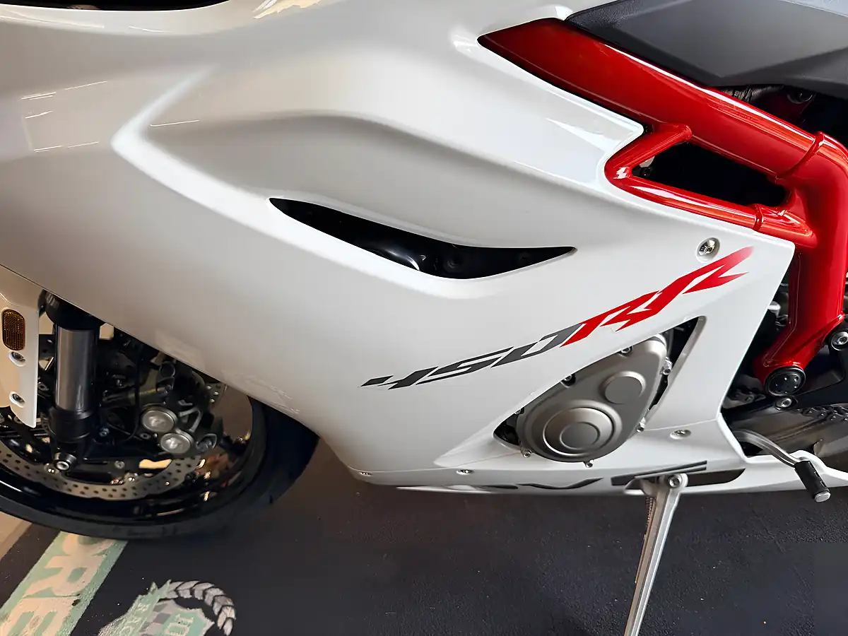 Used Kove 450RR Raven Black Metallic - Interior and Exterior details 6