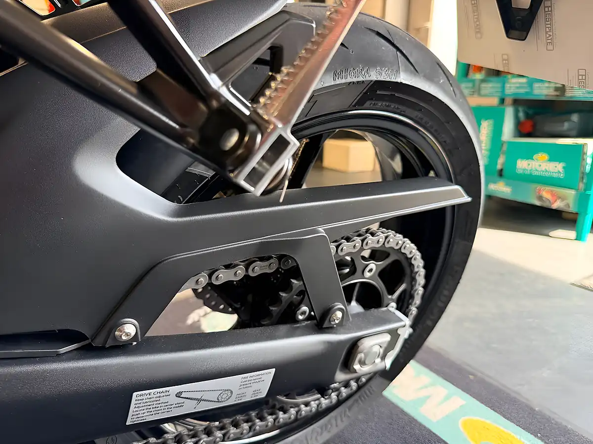Used Kove 450RR Raven Black Metallic - Interior and Exterior details 7