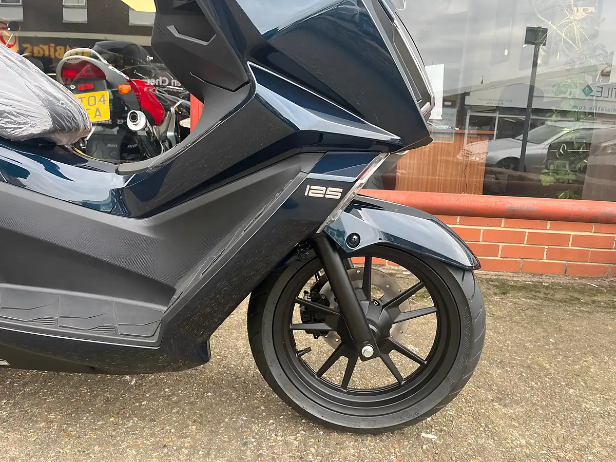 Used Kymco Skytown - Interior and Exterior details 2