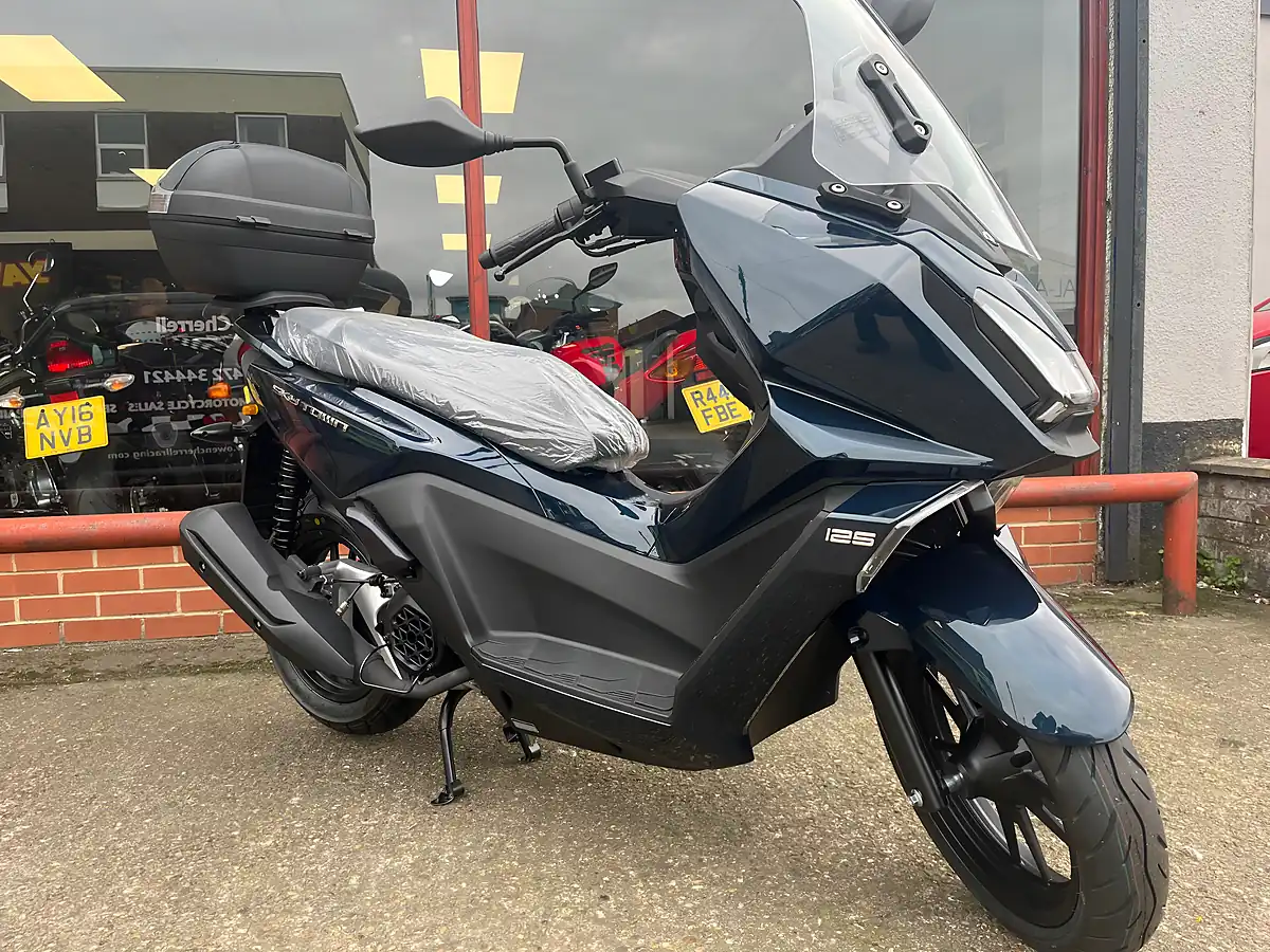 Used Kymco Skytown - Interior and Exterior details 4
