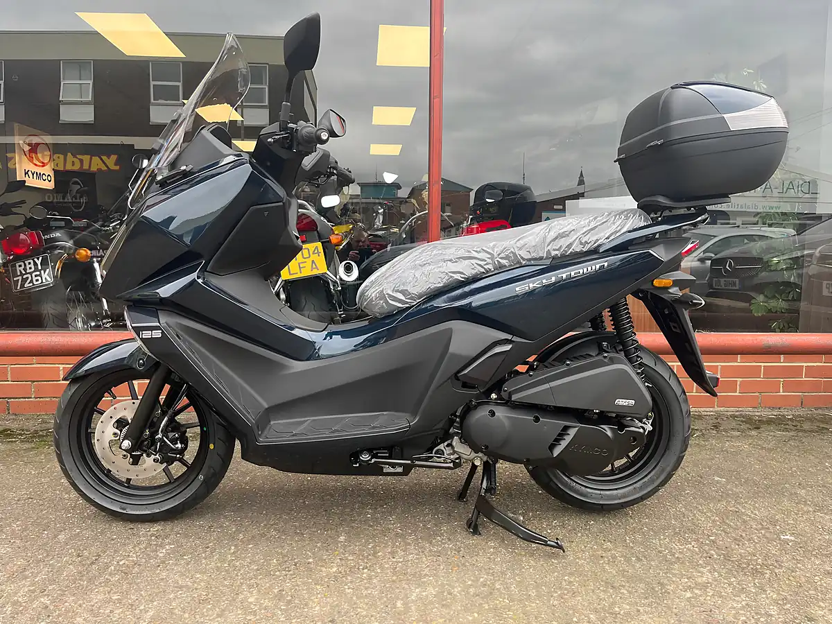 Used Kymco Skytown - Interior and Exterior details 6