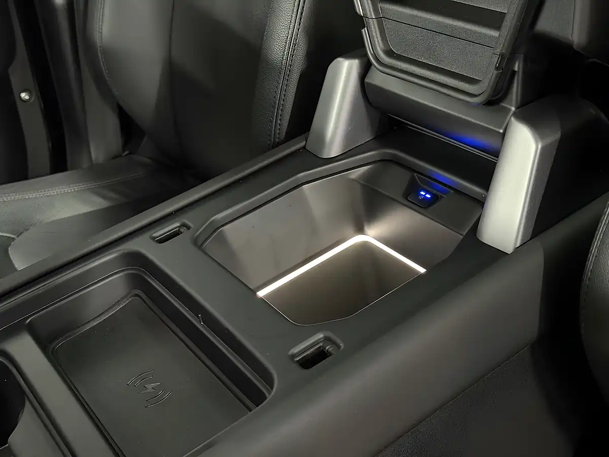 Used Land Rover Defender 110 Xs Edition Santorini Black - Interior and Exterior details 18