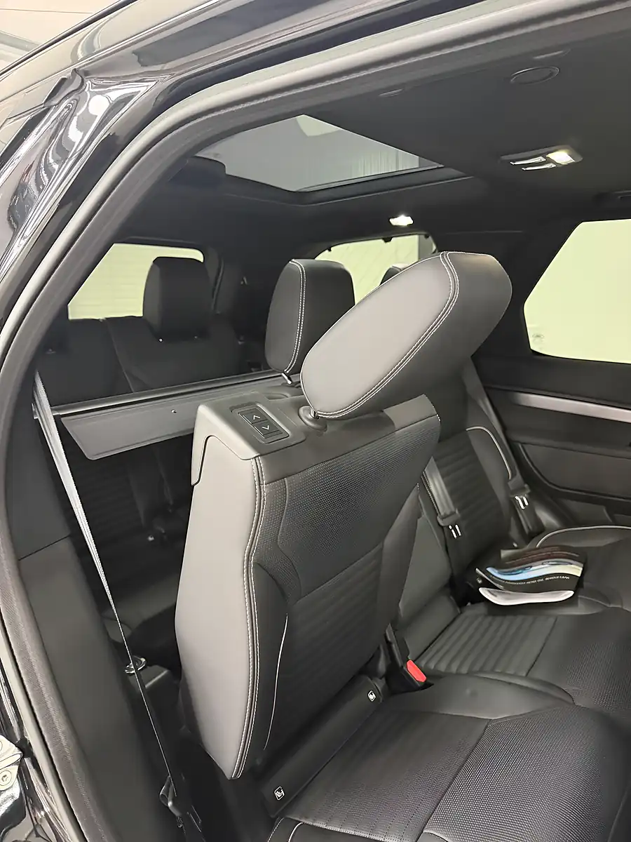 Used Land Rover Discovery R-Dynamic Hse Santorini Black Metallic - Interior and Exterior details 13