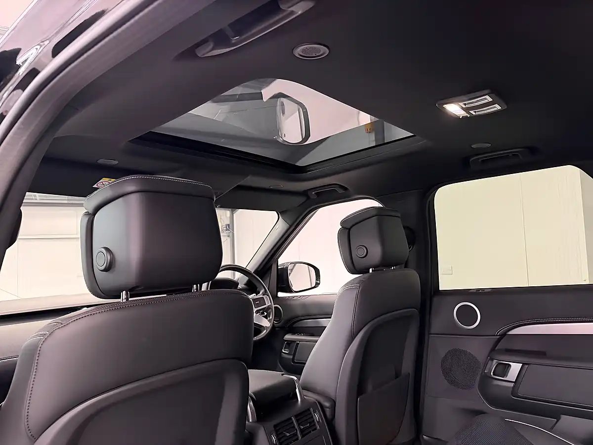 Used Land Rover Discovery R-Dynamic Hse Santorini Black Metallic - Interior and Exterior details 17