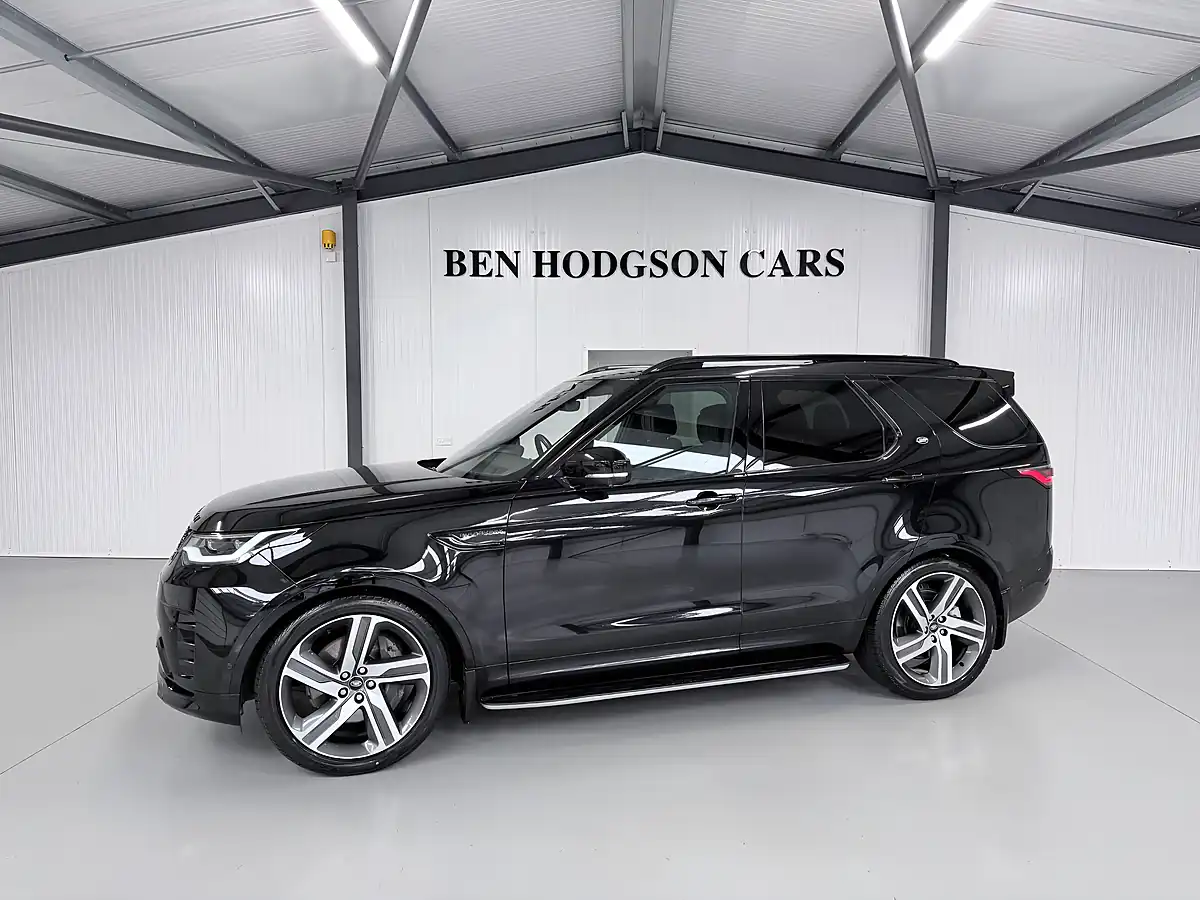 Used Land Rover Discovery R-Dynamic Hse Santorini Black Metallic - Interior and Exterior details 3
