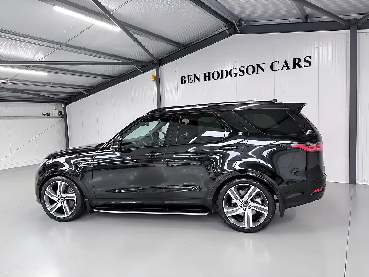Used Land Rover Discovery R-Dynamic Hse Santorini Black Metallic - Interior and Exterior details 4